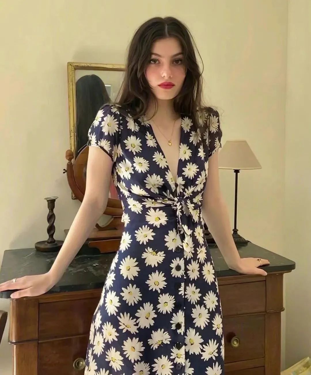 法式|法式上衣+高腰下装，今年夏天必火的组合