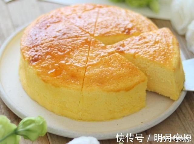 周末时间多，把酸奶放进电饭煲，自制酸奶蛋糕，酸甜软糯又营养！