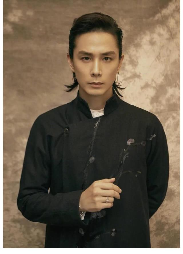 节目组|吃瓜丨周也赖冠霖约会？易烊千玺得罪芒果？