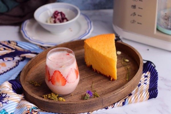 酸酸甜甜，像初恋一般美好的草莓奶昔，简直人士最爱