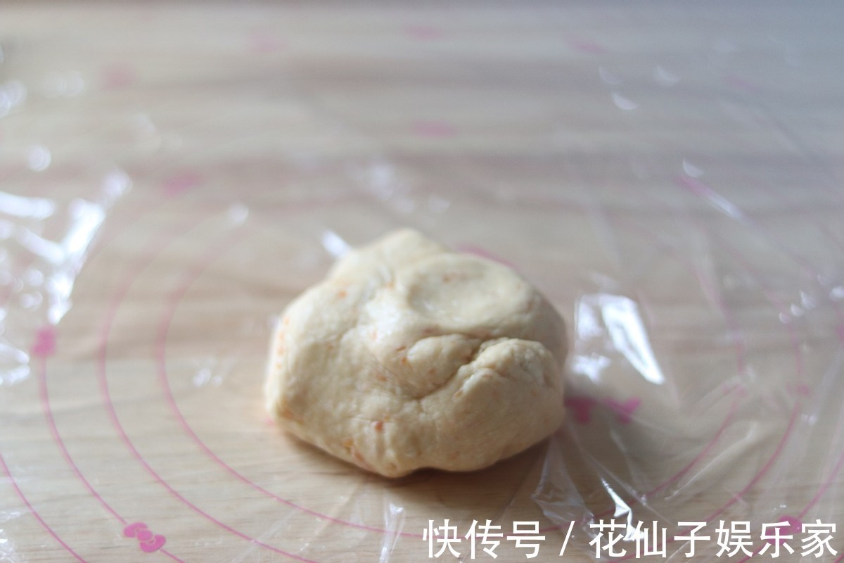 红薯搭配奶粉，做出来美味的饼干，味道香甜极了