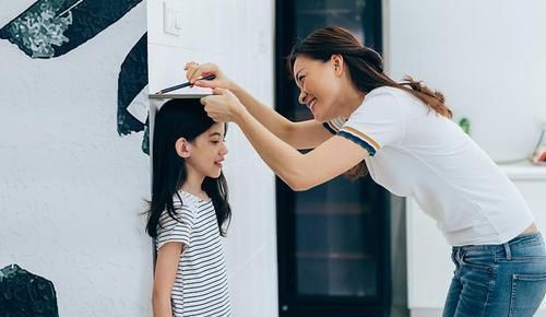 舌苔|3岁女孩一年猛窜28公分,方法是做3事健脾胃,长高又长肉