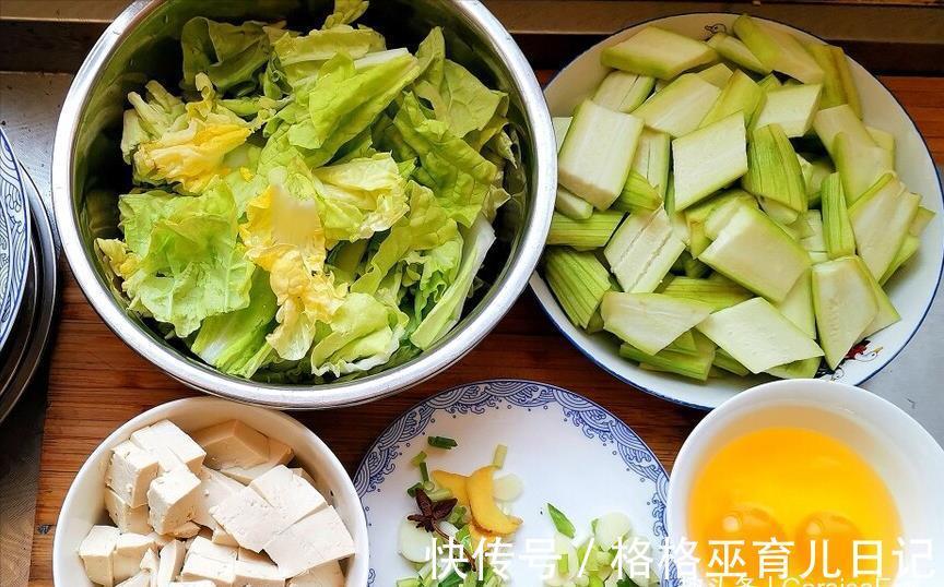 丝瓜|炒丝瓜,切忌直接下锅炒,牢记1个诀窍,翠绿不发黑,香嫩不油腻