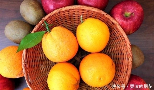 哪些人更容易长“老年斑”?常吃这几类食物,皮肤可能慢慢变好