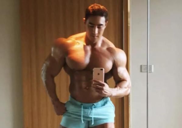 卧推|同样是练胸肌,一个选择卧推一个选择夹胸,最后效果差距有多大