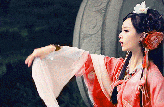 |搞笑GIF趣图能把脸画成这个样子，你是输了多少局啊！