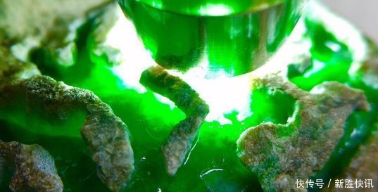 老板|打工妹闲逛直播间,咬牙拿下一块开窗石头,切开后当场炒老板鱿鱼