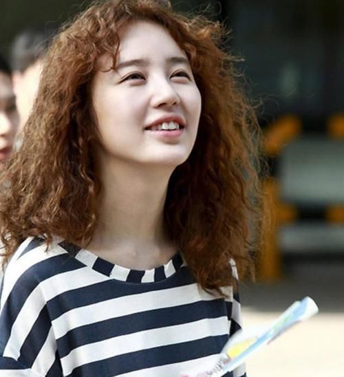 发量|女人过了40岁,尽量别留以下4种发型,土气显老,拉低整体形象