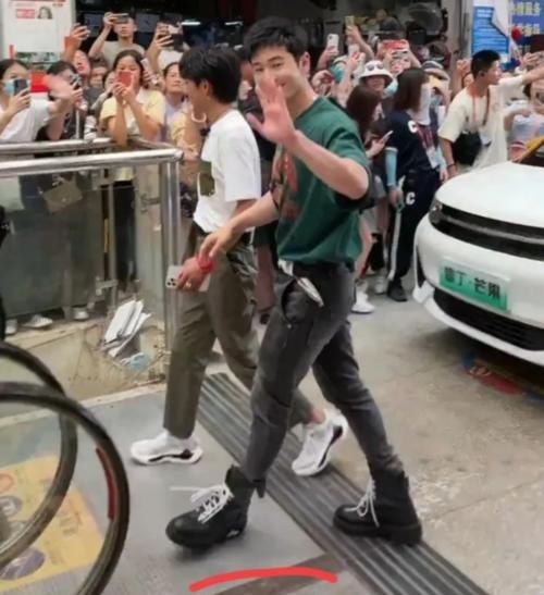 龔俊|中餐廳：龔俊遺憾缺席，180黃曉明和丁真身高差顯眼，謊報可不對