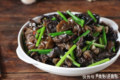 黑木耳|炒个木耳,噼噼啪啪响,锅要炸了一样,只需一个小窍门,就能解决