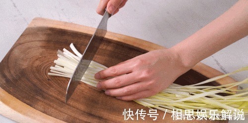 小勺|秒杀餐馆的好方子！上锅一焖香绝了，软糯超下饭！