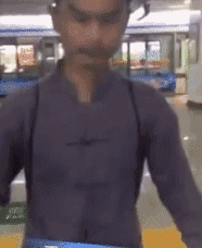 |搞笑GIF:这才是真坑!人没事吧!