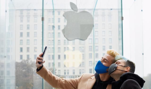 市场|库克微博点评iPhone 12全系发售,国内这对情侣抢镜