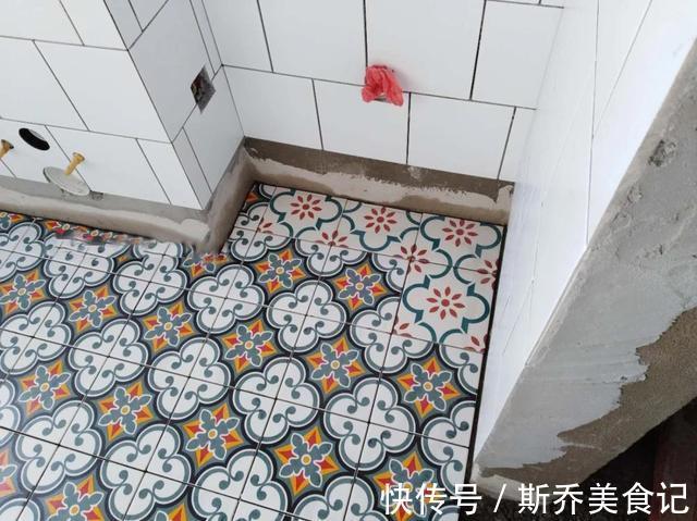 瓷砖|卫生间铺瓷砖，墙压地还是地压墙？两者有什么区别？哪一种更好？