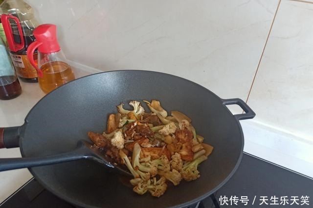  晒晒1家3口的午餐，不精致但好吃，网友羡慕，太幸福了！