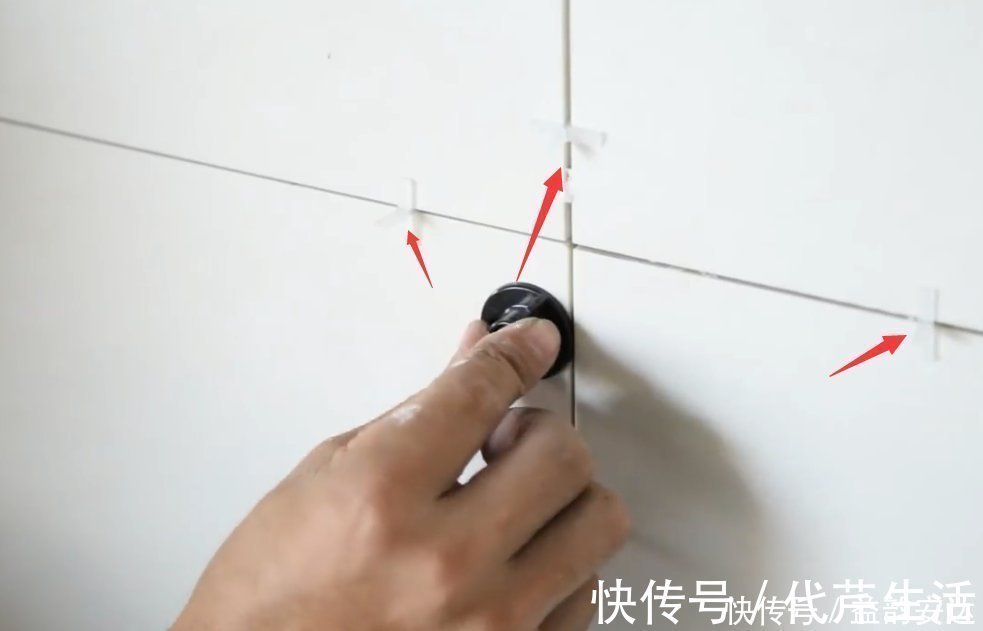 找平器|头一次见这么精致的瓷砖铺贴,全墙通用找平器,一平人工就要几百