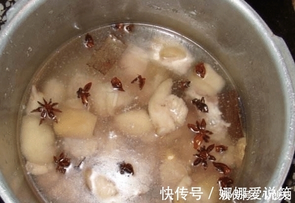 啤酒|炖猪脚,第一步万万不能先焯水,很多人都弄错了,难怪猪脚炖不烂