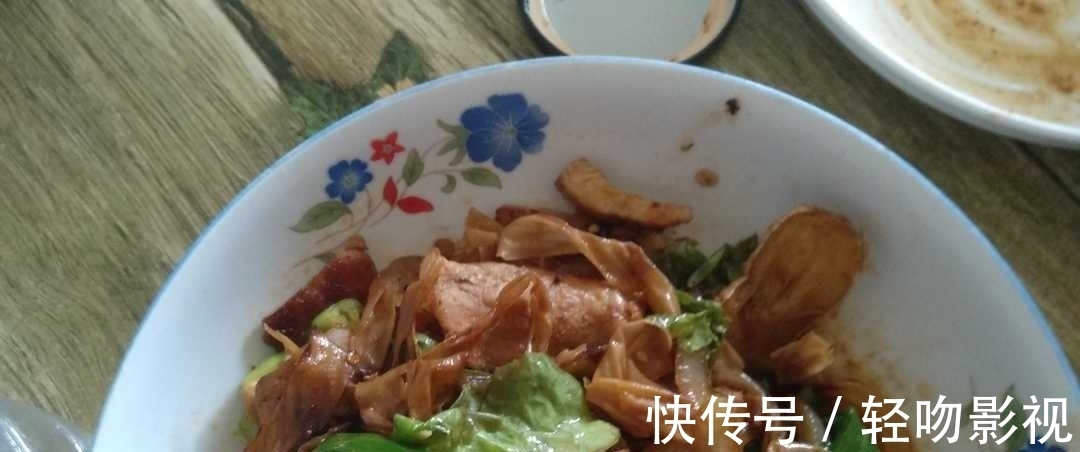 豆皮|豆皮营养丰富,做凉拌菜美味爽口,炒青菜软烂鲜香有滋味