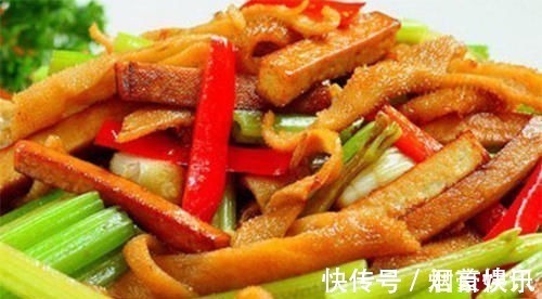 香干炒芹菜|孩子吃出最强大脑,这道菜好吃不贵,简单易学,长智力学习好