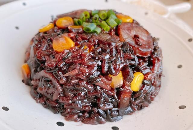 腊八遇上大寒来锅腊八饭，做法简单，有米有菜有肉荤素搭配更营养