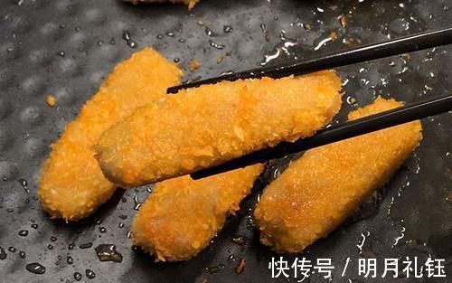 喜欢吃香芋的看过来，打成泥搓成条，简单一做，外酥内软不够吃