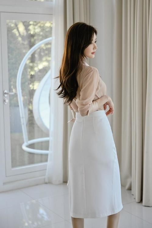 孙允珠活力穿搭：衬衣+包臀裙，4款小清新职业装推荐