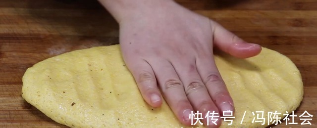自从玉米面学会这种做法,不煮粥不烙饼,全家早餐都不用买了!