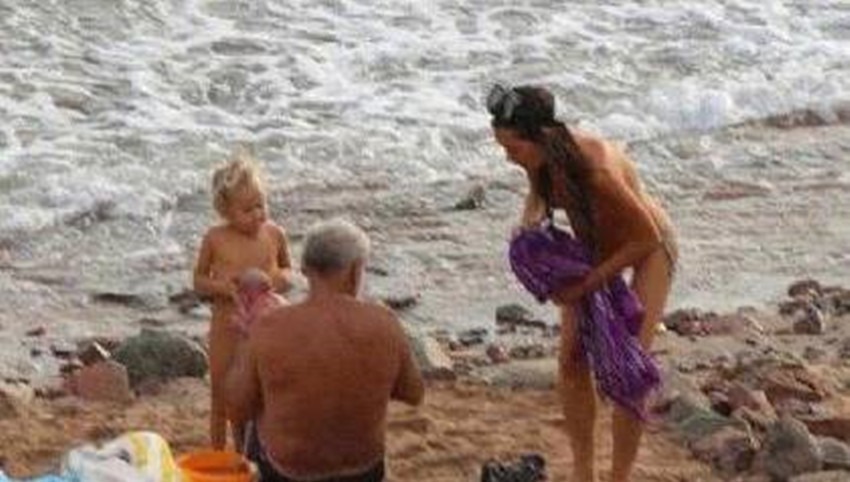 妈妈|海里游个泳就把娃生了,这位妈妈让网友感叹,水中分娩可以很美好