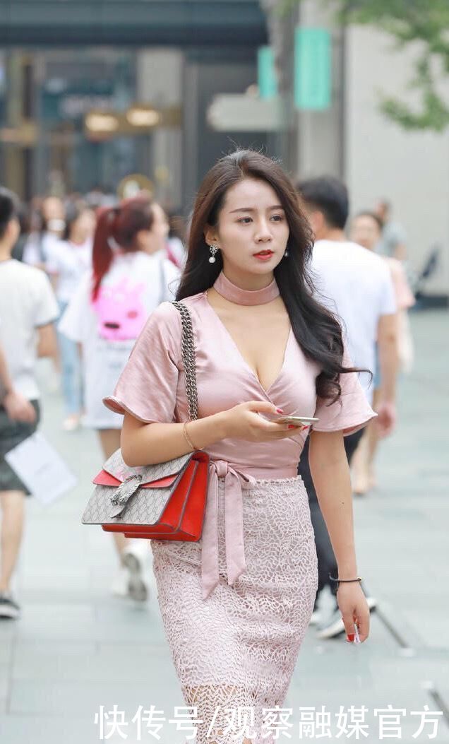 包臀裙|圆脸微胖的女生怎么穿？蝴蝶结上衣搭配包臀裙，清纯甜美又温柔