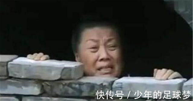 子女|“瓦罐坟”到底多残忍?子女送老母进坟墓,送一餐加上一块砖