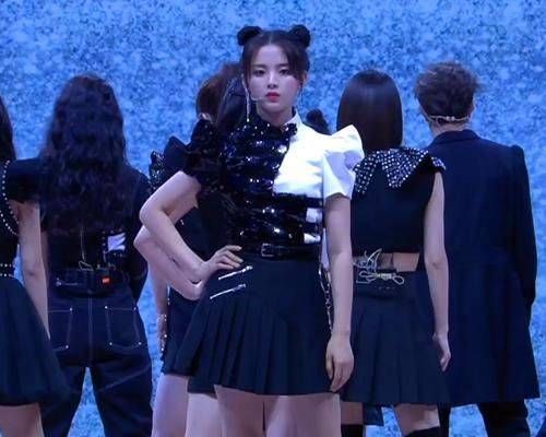 杨超越粉丝如此苛求孟美岐，不仅是在拉仇恨，更是在败人品！