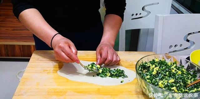 韭菜盒子和面,有人用热水有人用冷水都不对!教你正确做法,香