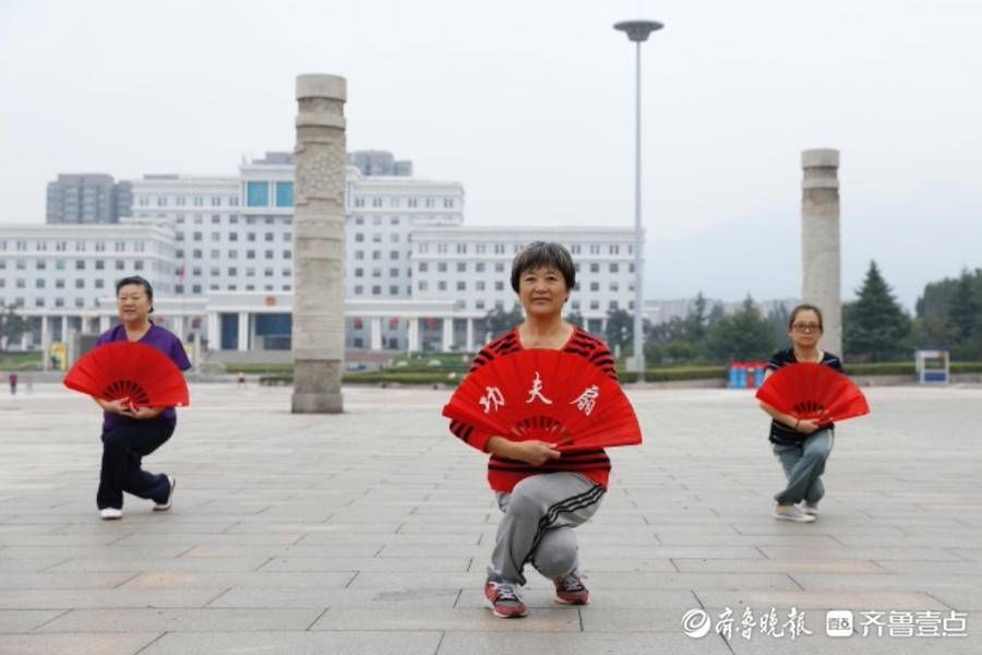 文化广场|壹图集｜美好假期，泰安市民从晨练开始