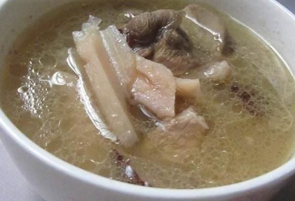 妈妈|儿科医生:两种汤别再给娃喝了,不仅容易积食,还不利于孩子长个