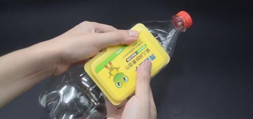 鸡蛋怎么放进塑料瓶？试试这一招，解决了很多家庭的烦恼，都看看吧