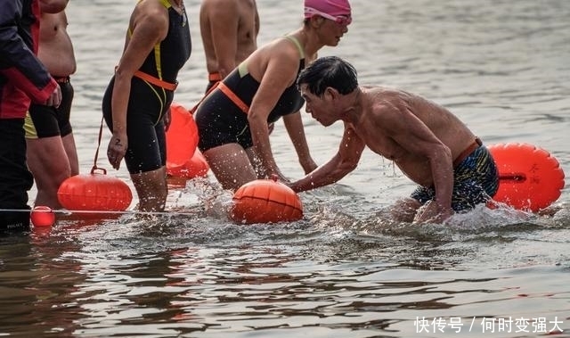 四川达州:冬至节蓬安三汇渠城三地游友联谊 挑战自我畅游渠江!