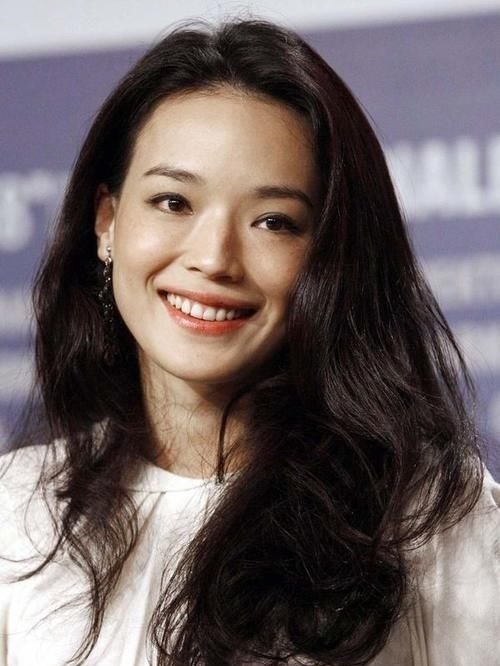 鹅蛋脸 方脸适合什么发型?想给方脸 “削骨”并不难,3步教大家选发型