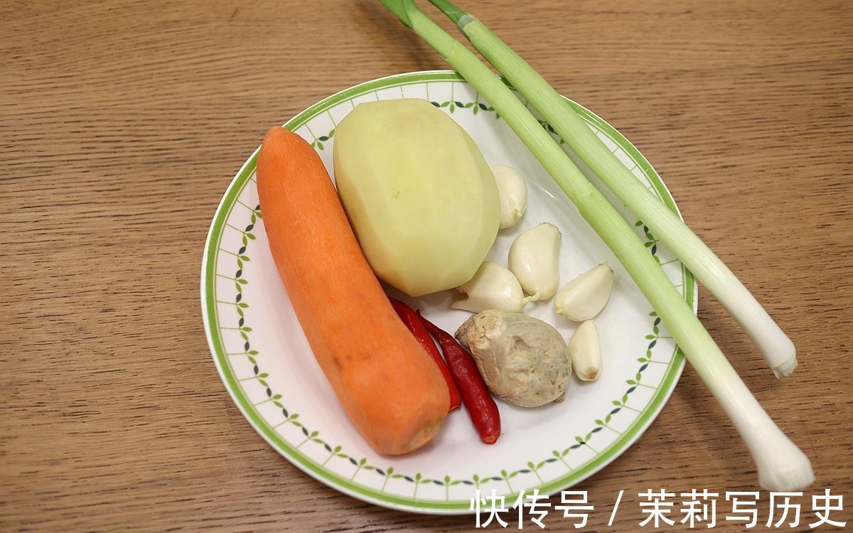 入味|浓香入味的土豆焖鸭,口感一点儿不输黄焖鸡,低脂少油更省事