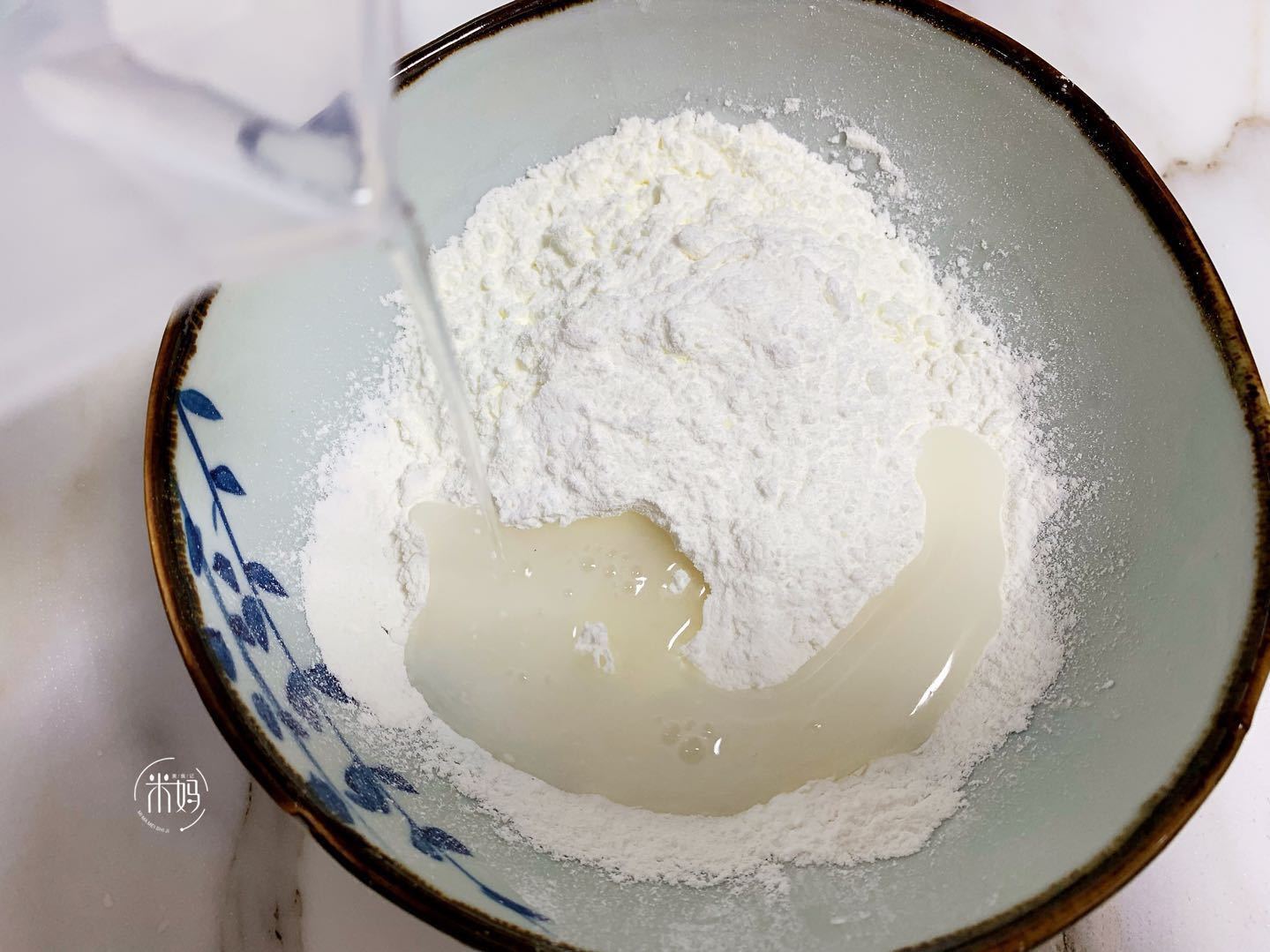 自从学会了这点心,女儿两三天就要吃,外酥里糯还拉丝,总吃不腻