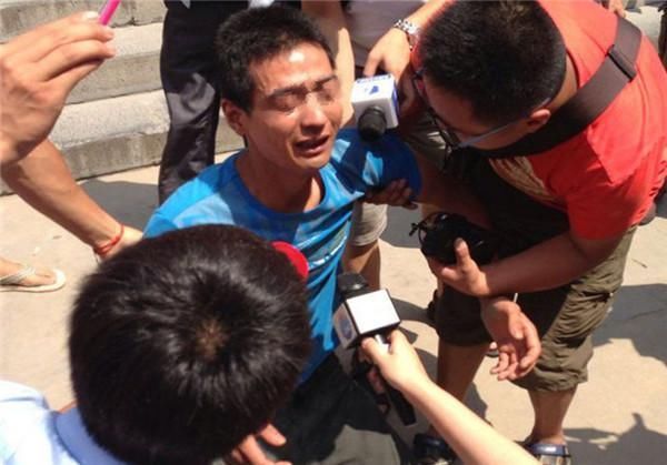 列车|妈妈在列车上给孩子冲奶粉,乘客看到马上报警,拯救孩子一生