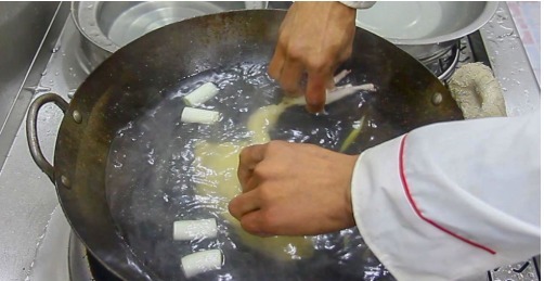 河南|河南大厨教你白切鸡的做法,清淡美味,在家也能做出广式白切鸡