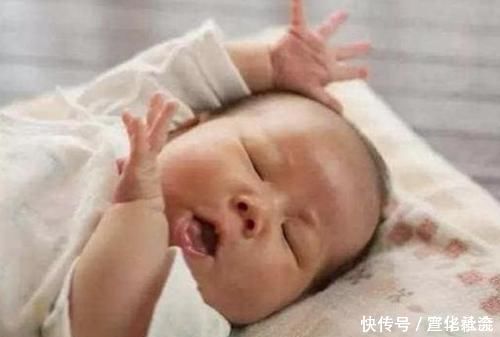 宝宝|“放飞自我式”睡姿火了,妈妈掀开宝宝被子后笑喷嫦娥奔月
