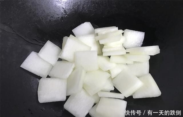 冬瓜此做法,鲜香入味比肉好吃,软糯多汁超下饭,连汤都吃精光