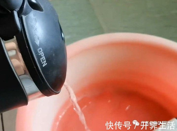 洗澡水|女童掉进洗澡水被大面积烫伤!医生:牢记这5个字可救命!