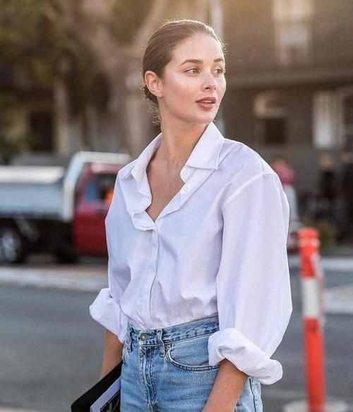 风靡职场的白色衬衫，看似死板的样式，实则也能穿出潮流感