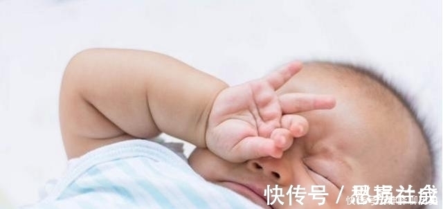 发育|宝宝在半岁之前,会逐渐掌握四种“本领”,你家孩子达标了没