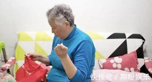 孩子|“中国姥姥”的一天，带娃做家务从早忙到晚，网友：比我上班还累