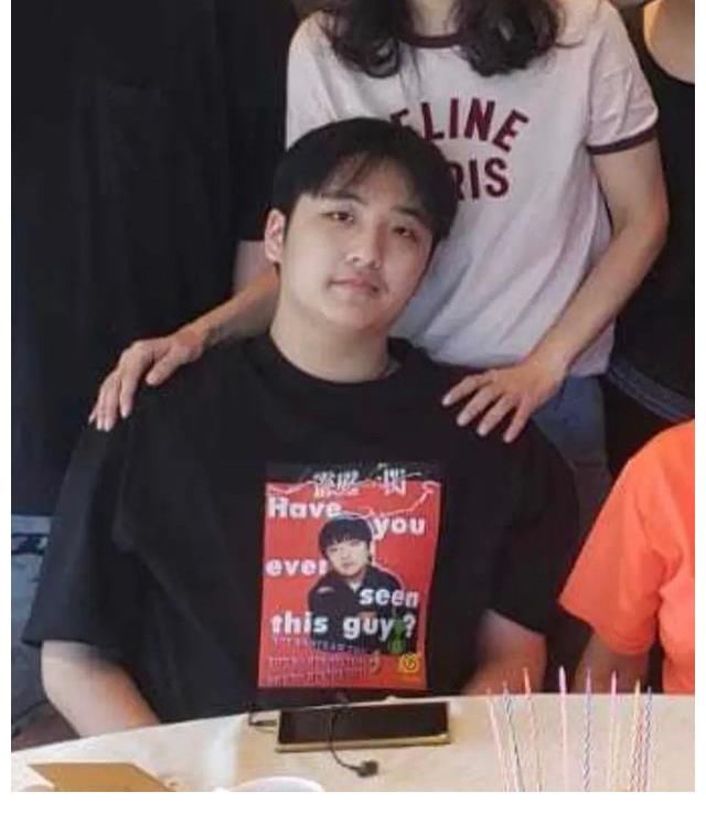 小石頭|《爸爸去哪兒》萌娃現(xiàn)狀：小石頭變參天大石，費(fèi)曼因激素發(fā)胖