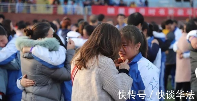 攀比|同学当中的“假土豪”,平时会有三个特点,其实家境很一般