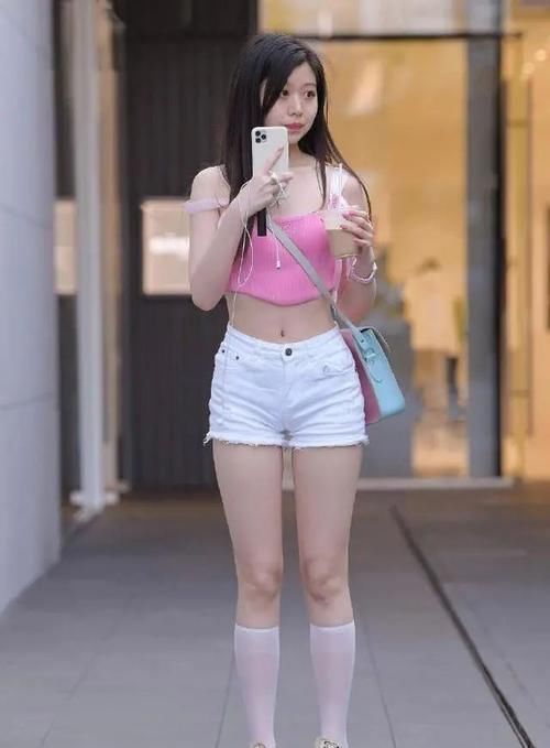  背心|甜美粉色“针织”背心，穿出姑娘俏皮可爱气质